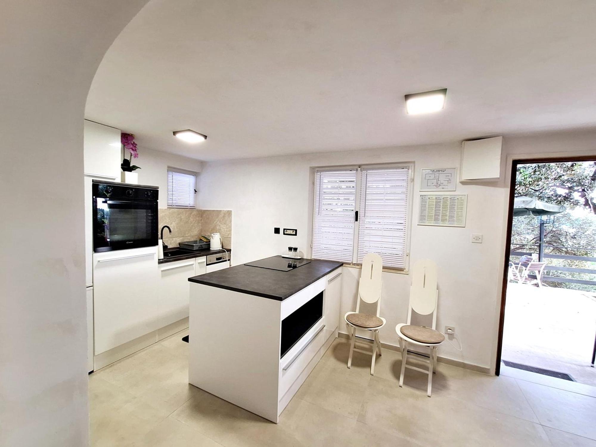 Apartman Ena By The Sea Prizba Exterior foto